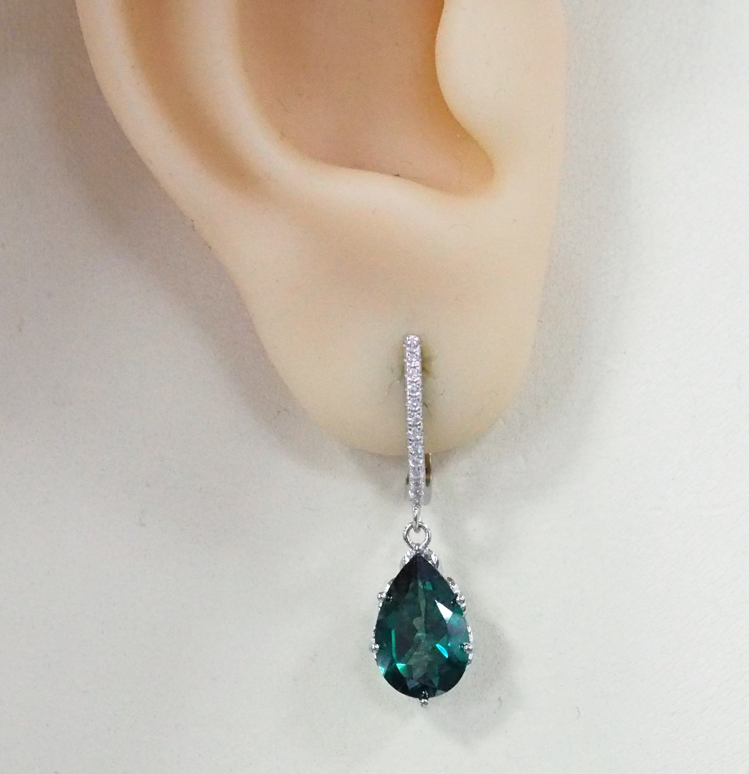 Серебряные серьги 925 пробы; вставки 2 Топаз 6,82ct; 24 Топаз белый 0,19ct;